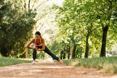 güzel bir kadın çalışma dışarı