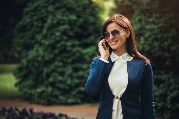 Attractive businesswoman using smartphone — Stock Photo, Image