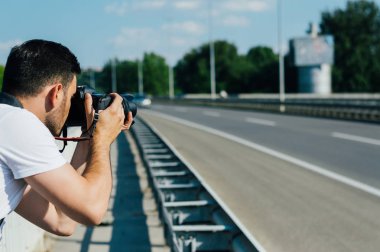 Adamın fotoğrafını Otoban yol 