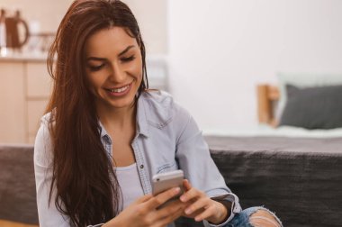 Güzel öğrenci mobile ile