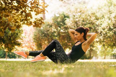 güzel bir kadın çalışma dışarı