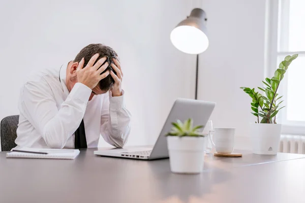 Frustrato uomo d'affari di mezza età — Foto Stock