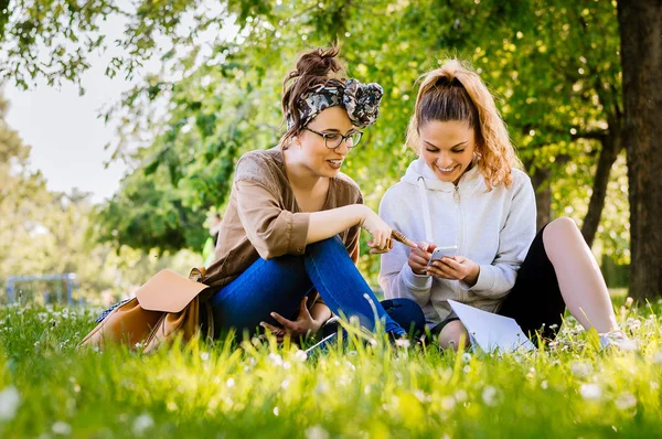 kadın dinlenmek ve söz