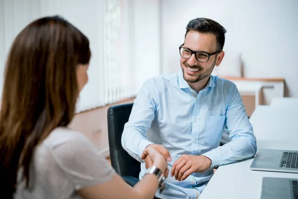 Equipe de negócios trabalhando juntos — Fotografia de Stock