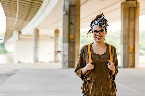 Atractiva mujer moderna —  Fotos de Stock