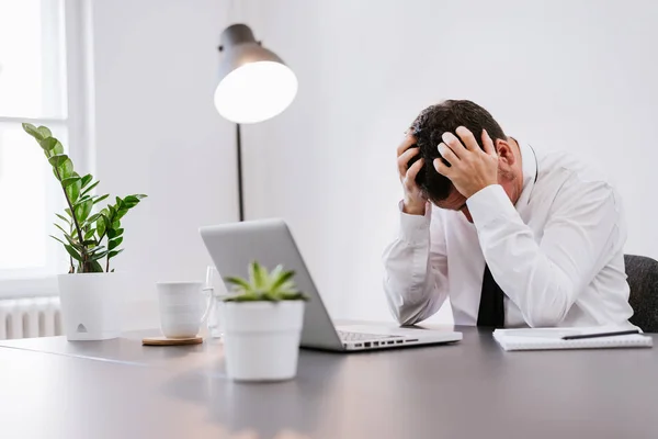 Gefrustreerd midden leeftijd zakenman — Stockfoto