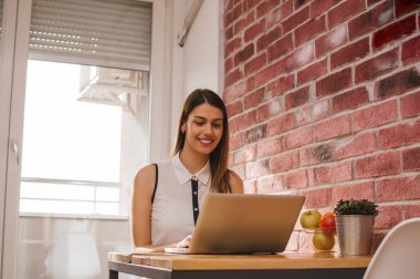 Kadın sörf web evde