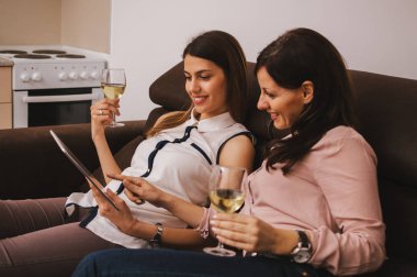 arkadaşlar tablet kullanma