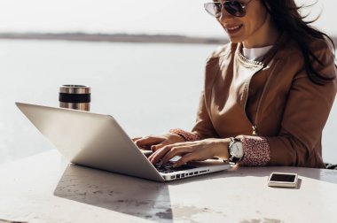 dizüstü bilgisayarda çalışan Yöneticisi