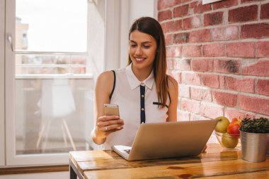 Kadın sörf web evde