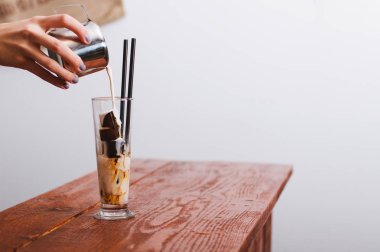 Barista kahve yapma el 