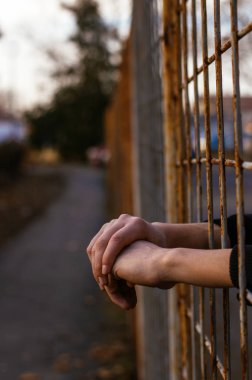 rendeleyin yapışkanlık dışarı eller