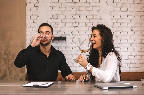 İş adamları kafede dinlendirici