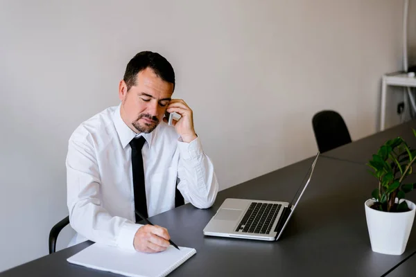 Businessman working on project. — Stock Photo, Image