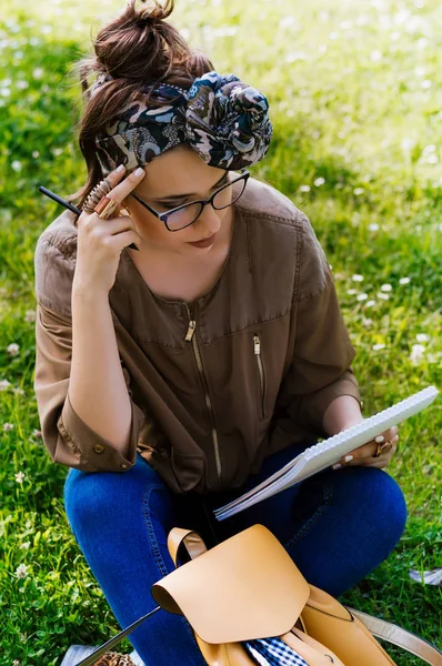 Woman studying on grass — Stock Photo, Image