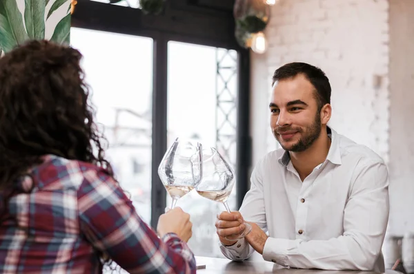 İş adamları kafede dinlendirici