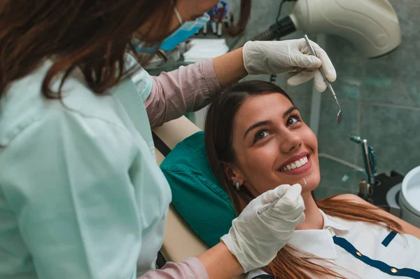 Paziente sottoposto a trattamento dentale — Foto Stock