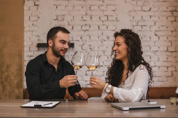 İş adamları kafede dinlendirici