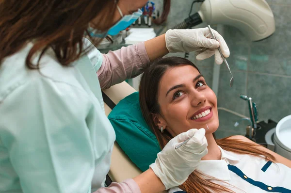 Paciente que recibe tratamiento dental —  Fotos de Stock