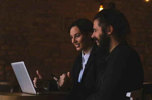 Business people working on laptop — Stock Photo, Image