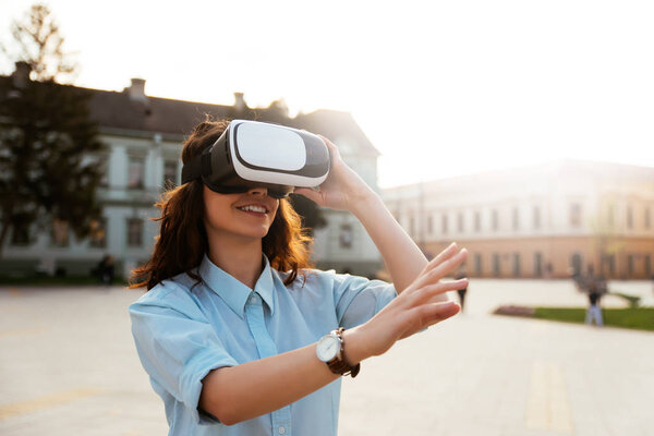 Girl using virtual reality glasses Royalty Free Stock Photos