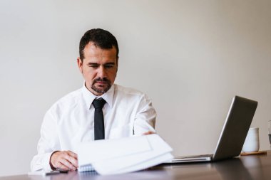 işadamı okuma belge 