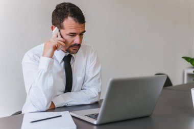 Yöneticisi yapım telefon görüşmesi 