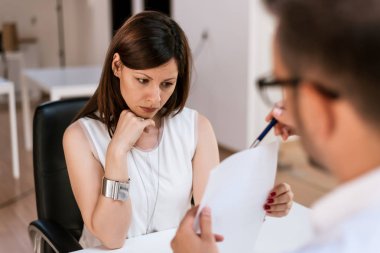 Doktor hastaya raporlama