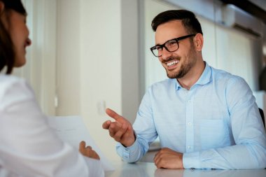 Doktor hastaya raporlama