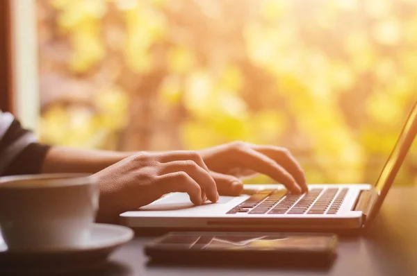 Female hands typing on laptop keyboard — Stock Photo, Image