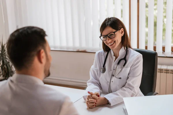 Doctor reporting male patient — Stock Photo, Image