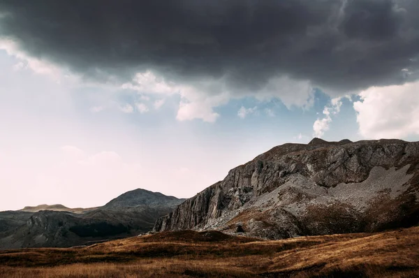Stormy clouds over mountains — Stock Photo, Image