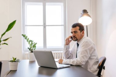 Yöneticisi yapım telefon görüşmesi 