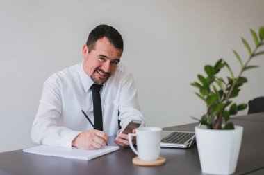 İşadamı okuma iletisi 