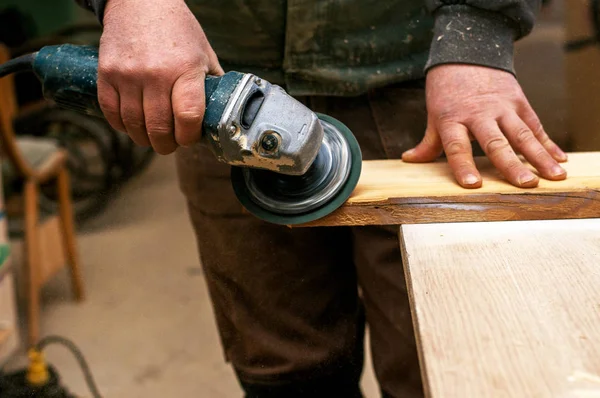 Tâmplar care lucrează cu lemn — Fotografie, imagine de stoc