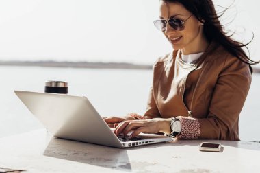 dizüstü bilgisayarda çalışan Yöneticisi