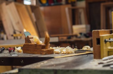 Marangoz araçları ve çalışma alanı 