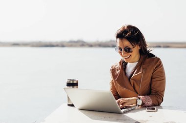 dizüstü bilgisayarda çalışan Yöneticisi