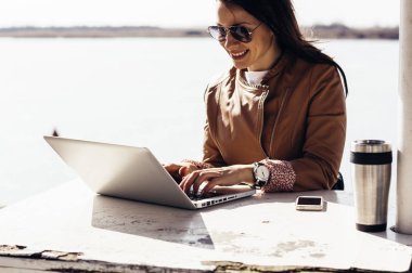 dizüstü bilgisayarda çalışan Yöneticisi