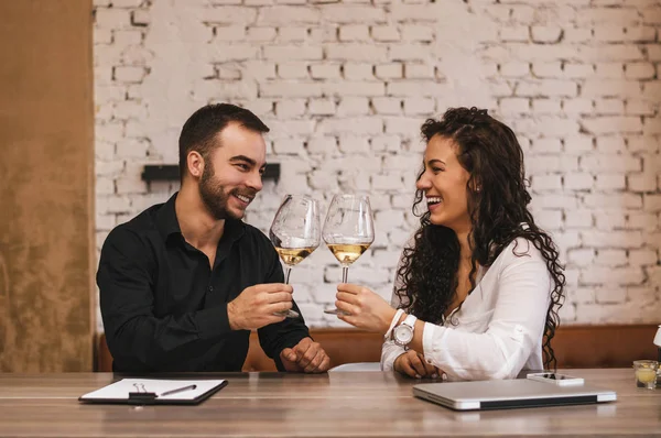 İş adamları kafede dinlendirici