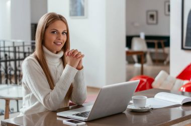 satın alma sonrasında memnun müşteri.