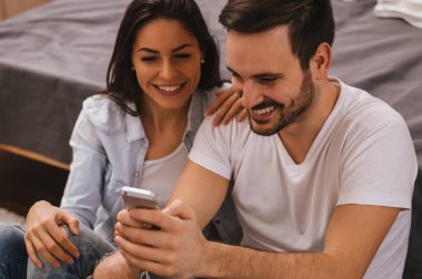 Çift telefon ile birlikte