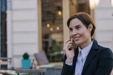  iş kadın cep telefonuna söz