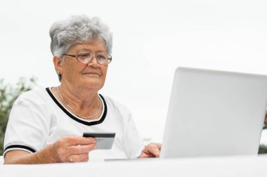 Büyükanne online satın alma