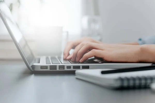 Woman working at home office — Stock Photo, Image