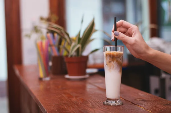 IJskoffie in een groot glas — Stockfoto