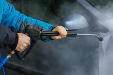 Basınç su kullanarak araba Temizleme.