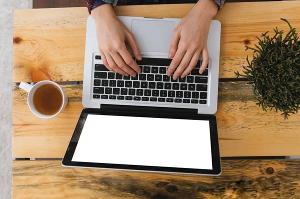 Woman working with laptop — Stock Photo, Image