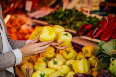 kadın Holding sebze piyasada. 