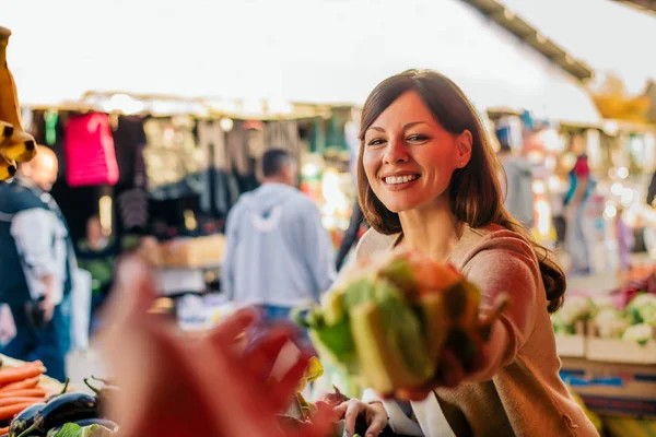 Woman at the market choosing vegetables. — Stock Photo, Image